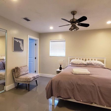 Lakefront Vacation Home - Sleeps 8 デイビー エクステリア 写真