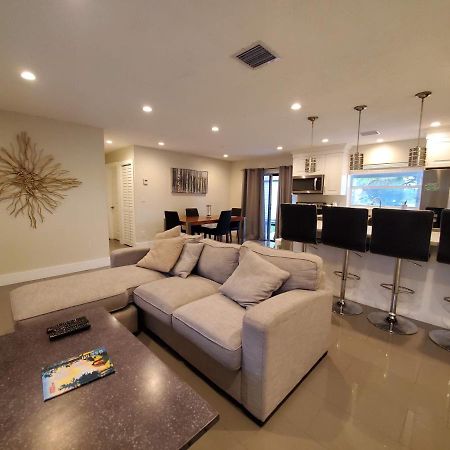 Lakefront Vacation Home - Sleeps 8 デイビー エクステリア 写真