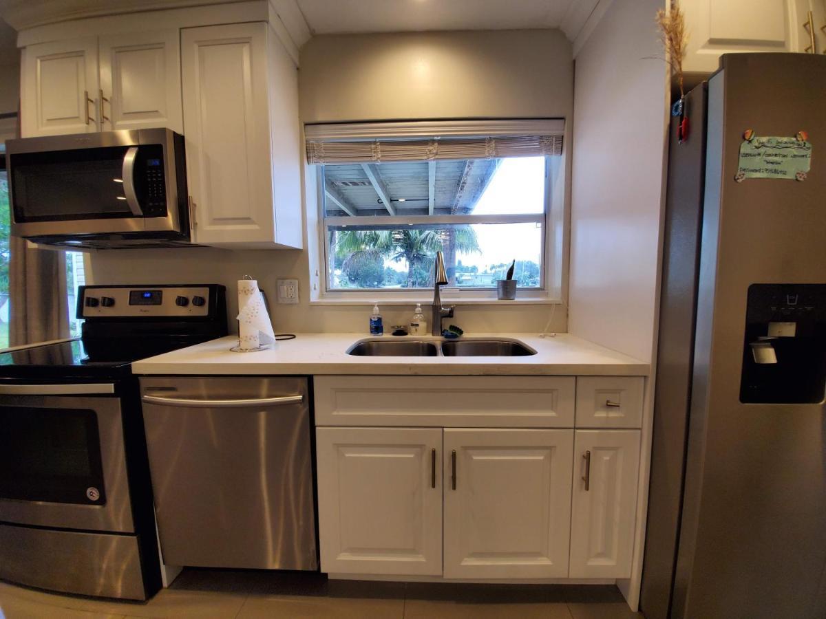 Lakefront Vacation Home - Sleeps 8 デイビー エクステリア 写真