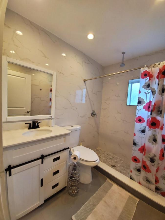 Lakefront Vacation Home - Sleeps 8 デイビー エクステリア 写真
