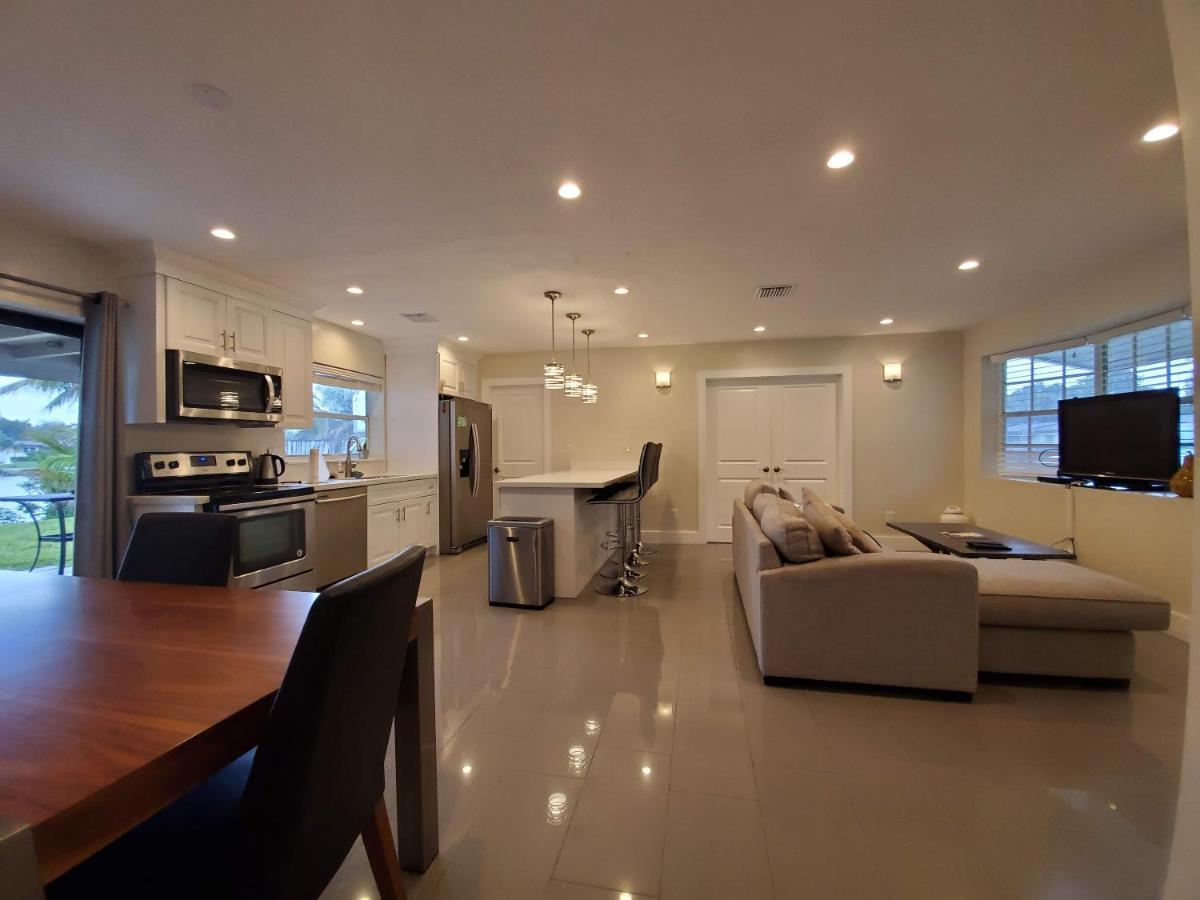 Lakefront Vacation Home - Sleeps 8 デイビー エクステリア 写真