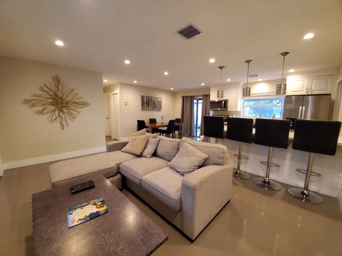 Lakefront Vacation Home - Sleeps 8 デイビー エクステリア 写真