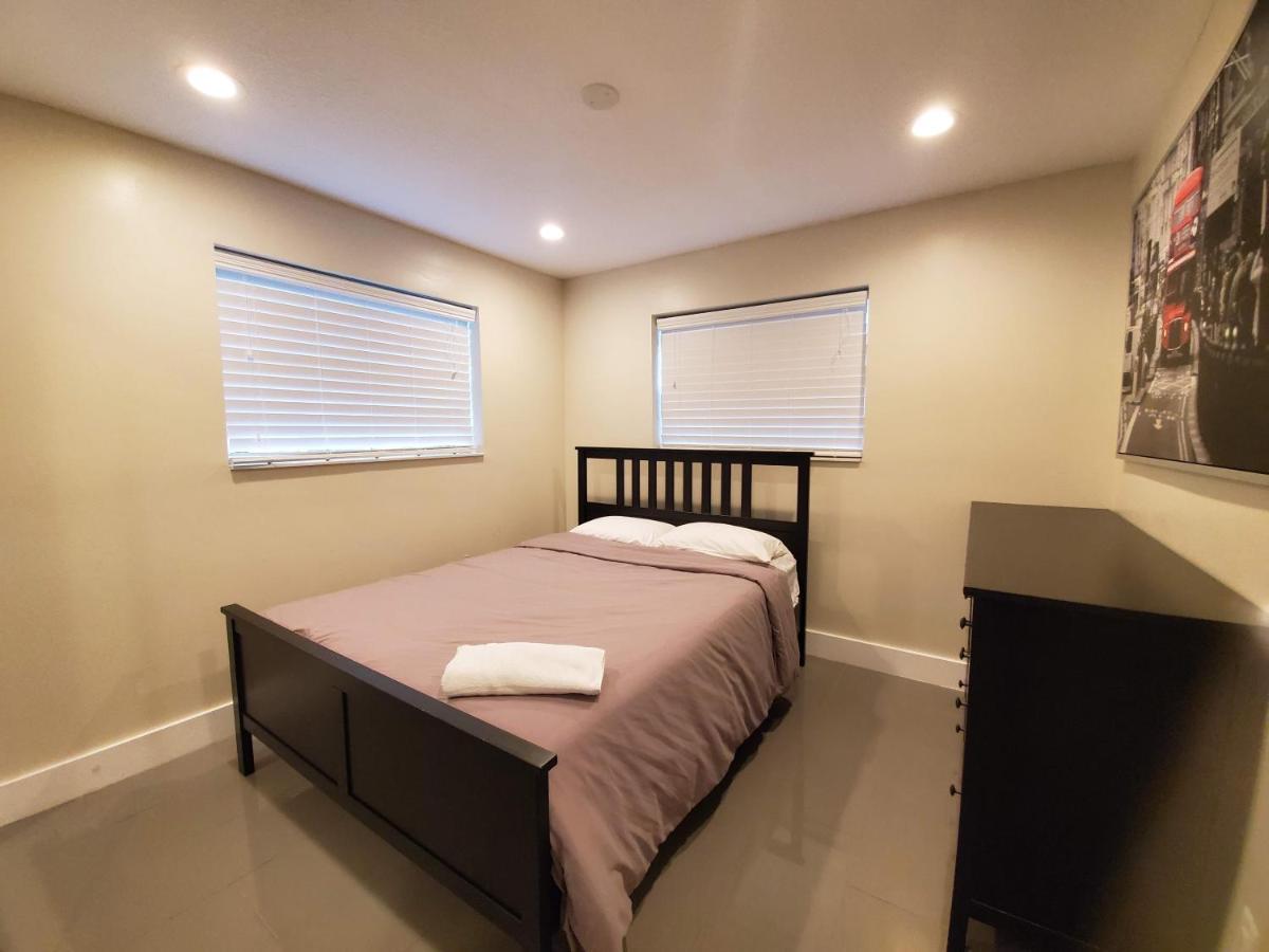 Lakefront Vacation Home - Sleeps 8 デイビー エクステリア 写真