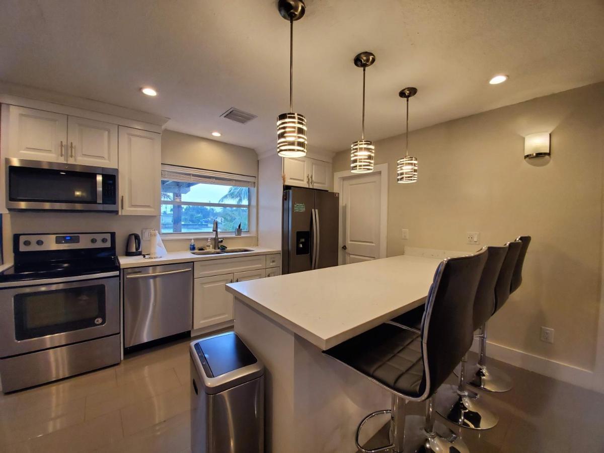 Lakefront Vacation Home - Sleeps 8 デイビー エクステリア 写真