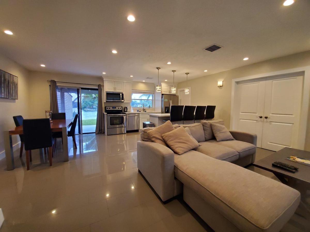 Lakefront Vacation Home - Sleeps 8 デイビー エクステリア 写真