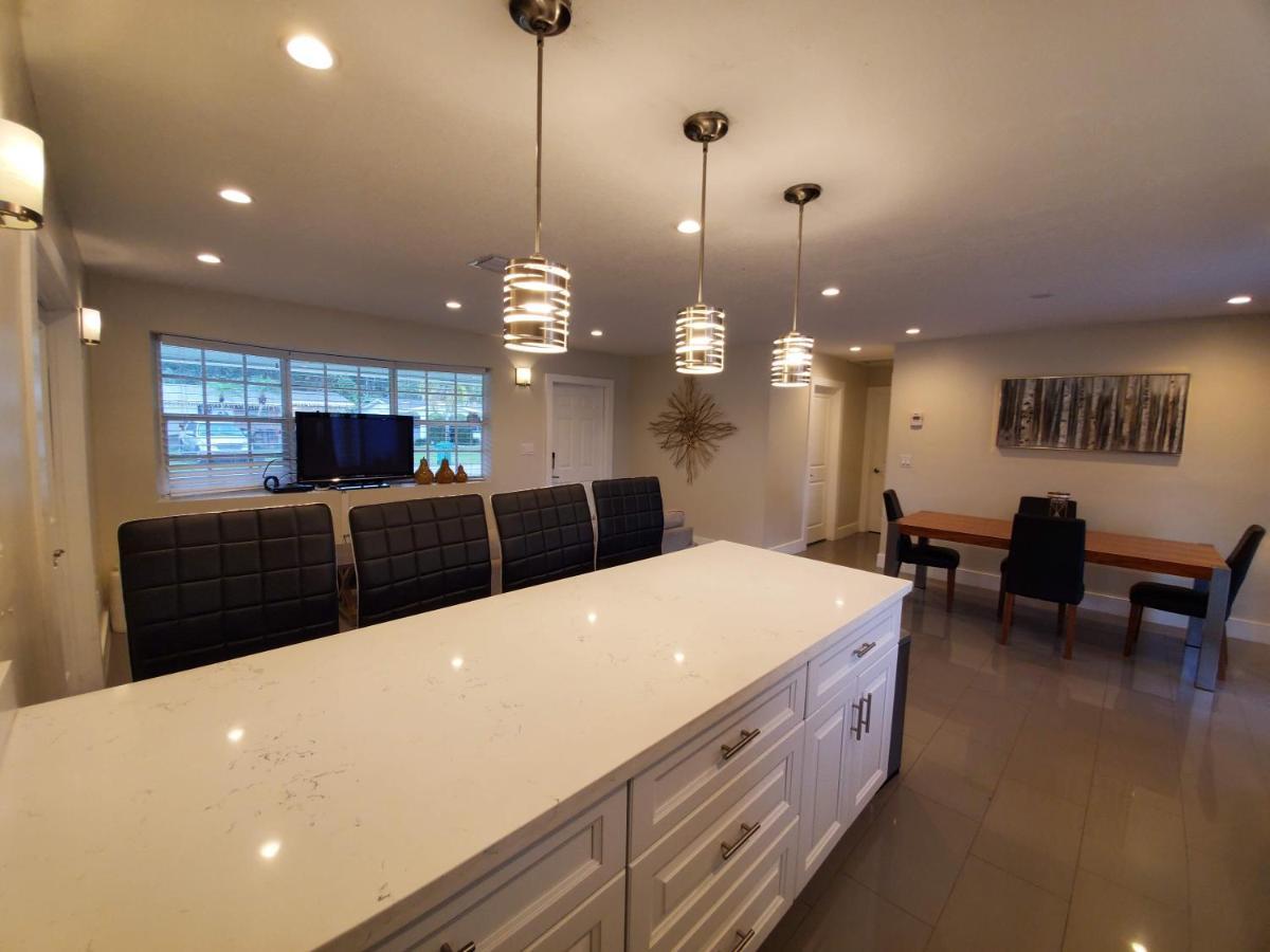 Lakefront Vacation Home - Sleeps 8 デイビー エクステリア 写真
