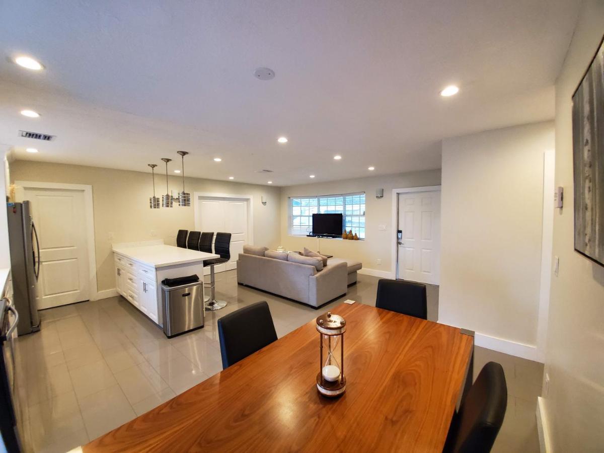 Lakefront Vacation Home - Sleeps 8 デイビー エクステリア 写真