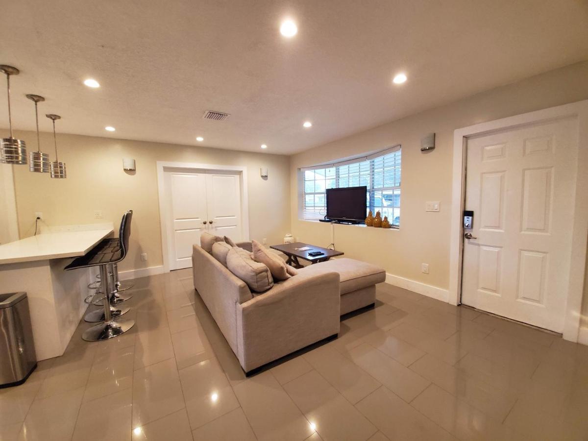 Lakefront Vacation Home - Sleeps 8 デイビー エクステリア 写真